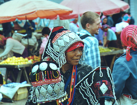 Menghun Sunday market, August 1999